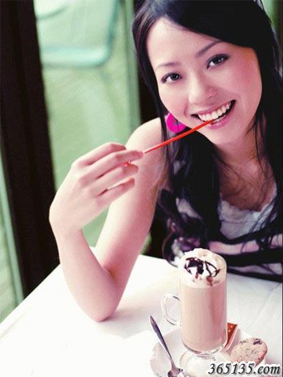 張靚穎代言 每?jì)赡?50萬(wàn)人民幣