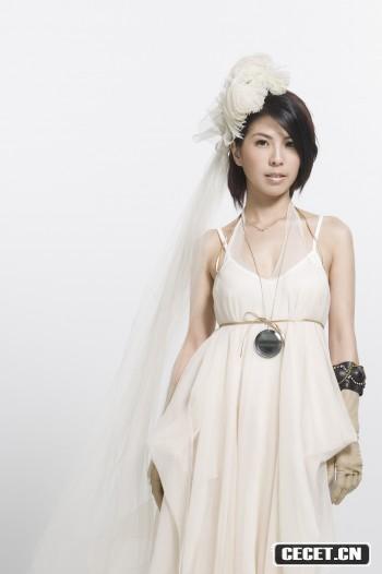 許茹蕓拍封面優(yōu)雅受凍