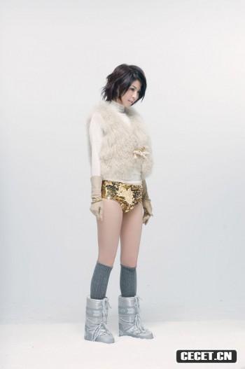 許茹蕓拍封面優(yōu)雅受凍