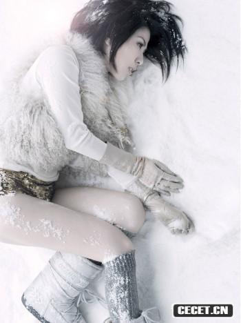 許茹蕓拍封面優(yōu)雅受凍