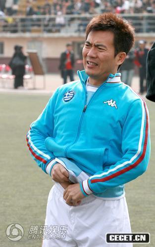 開(kāi)始提褲子