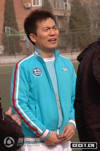 開(kāi)始脫衣服