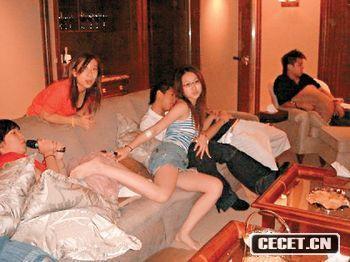 霍啟人 REBECCA與友人