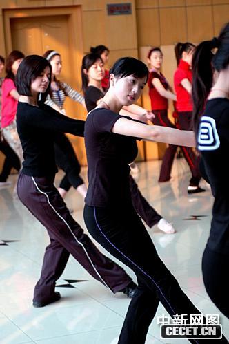 00˱W\(hu )CYx(zhun)I(y)־ԸˆTYˊW\CYxӖ͌W(xu)̤·eеġ\ϵِ