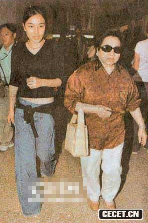 霍思緯 右邊是他奶奶