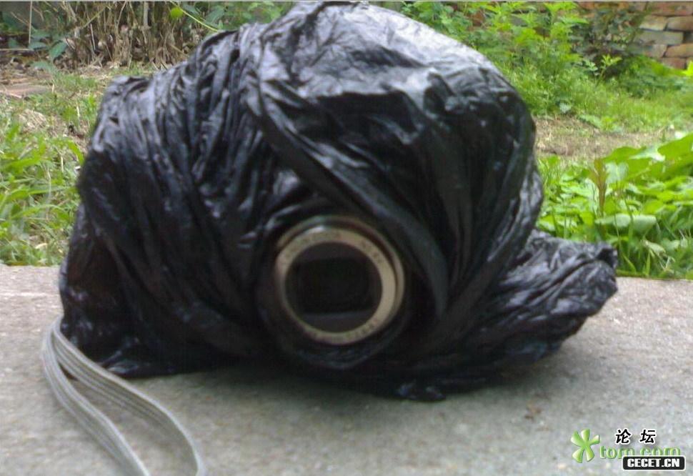 把相機先偽裝好以免被大爺們發(fā)現