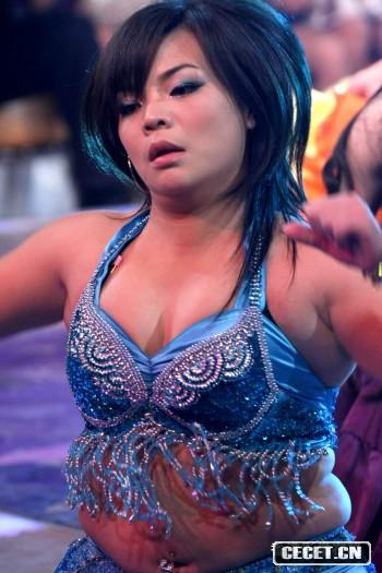 小甜甜大跳肚皮舞