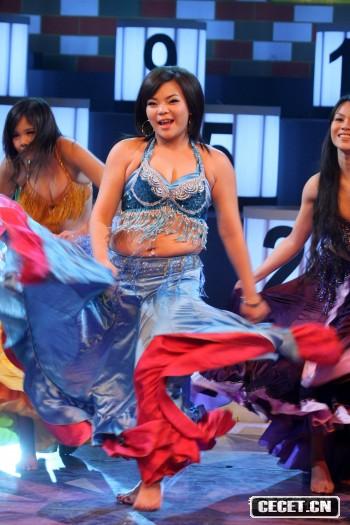 小甜甜大跳肚皮舞