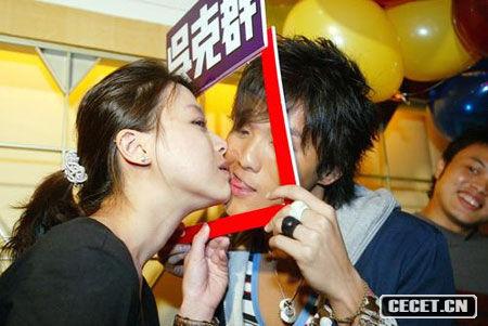 ǿȺŮfansֻSkissһӋ`ǰ^(li)