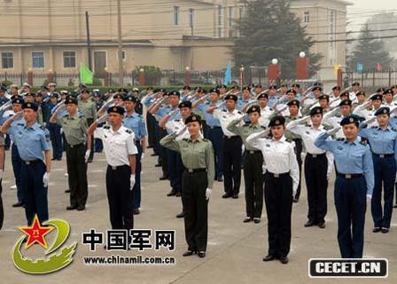 濟南軍區舉行07式士兵服裝發(fā)放儀式