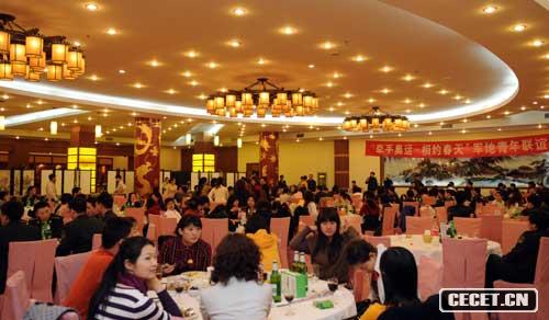 歡樂(lè )午餐上喜談"收獲"