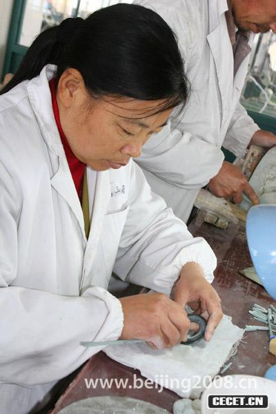 手工打磨玉環(huán)