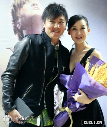 孫楠和妻子買(mǎi)紅妹現場(chǎng)熱吻