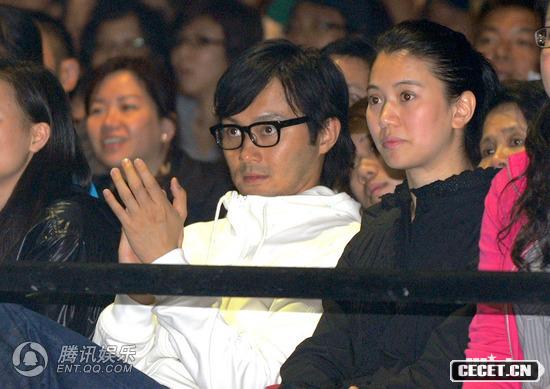 張智霖與袁詠儀前來(lái)捧場(chǎng)
