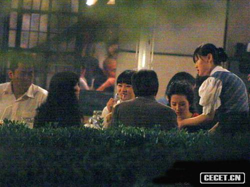 看食物目不轉睛