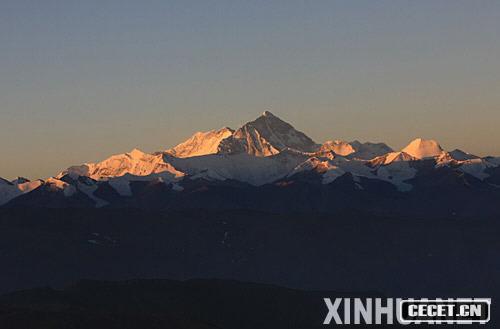 這是晨曦中的珠峰(攝于4月19日)