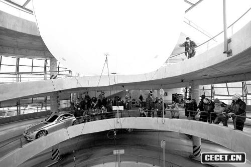 _ĔzЌԒ(hu)ͬr(sh)һ(g)h(hun)Έ(chng)w܇(ch)@M(hu)ҲǘҕVҪD̎ĻչF{񂼼^(gu)@ЩR^ɶؼ݆Tɵδ(jng)ӖՈģŶ