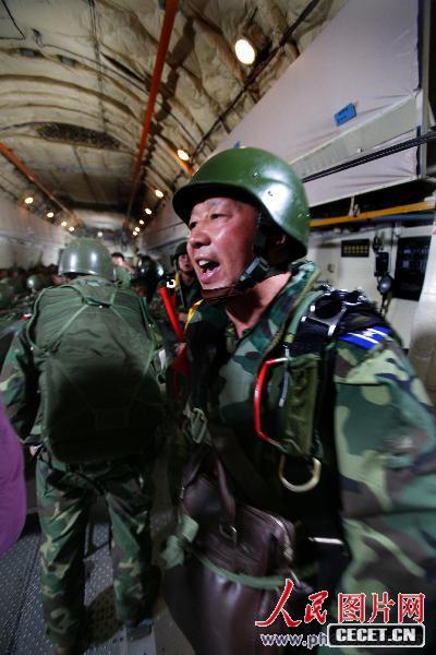 指揮員叮囑空中注意事項 (圖19)