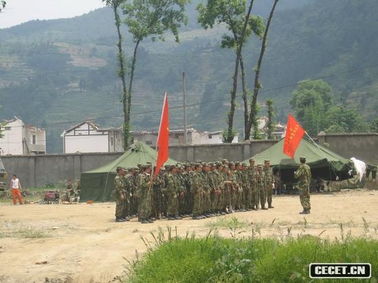 5月12日18點(diǎn)39分:廣元市軍分區部隊準備開(kāi)拔奔赴抗災第一線(xiàn) (圖15)