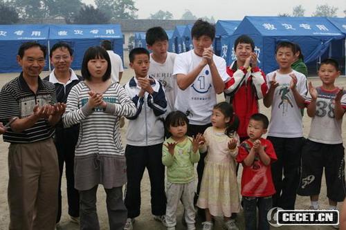 我們是幸運的幸存著(zhù)為走向天堂的人們祈福