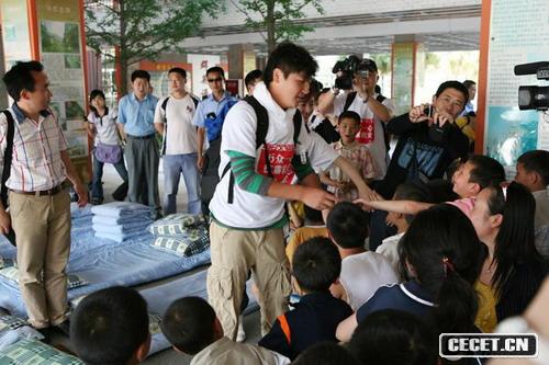 叔叔我要拉拉你的手