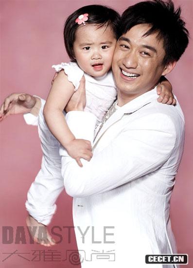 黃磊一家三口幸福生活