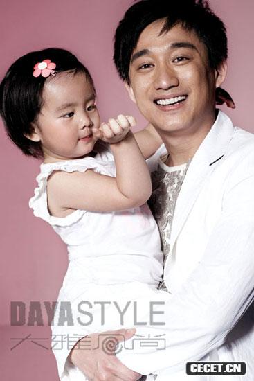 黃磊一家三口幸福生活