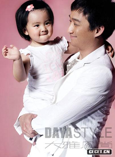 黃磊一家三口幸福生活