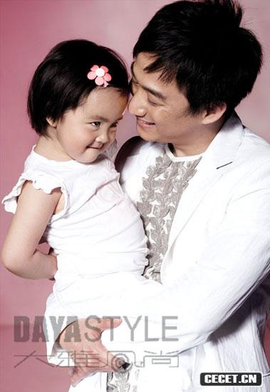 黃磊一家三口幸福生活