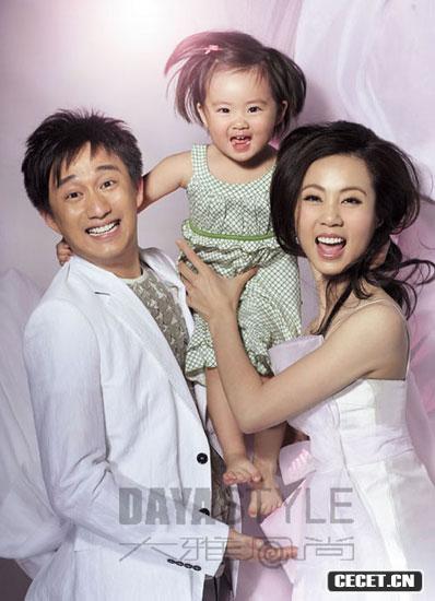 黃磊一家三口幸福生活