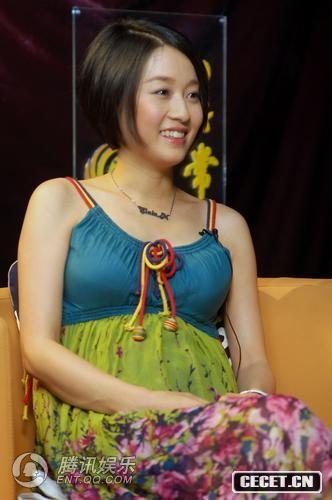已經(jīng)懷孕數月的馬伊琍接受采訪(fǎng)
