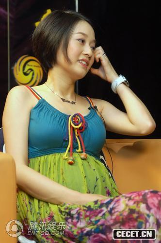 已經(jīng)懷孕數月的馬伊琍接受采訪(fǎng)