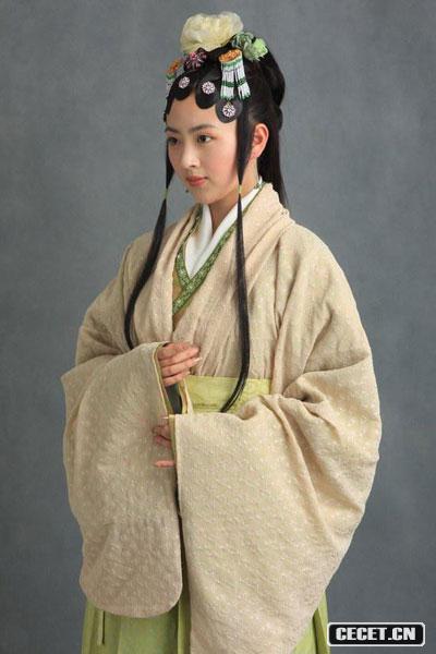 惜春妝容淡雅精致