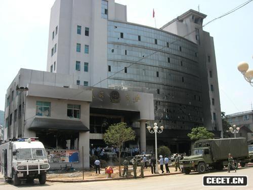 被縱火燒毀的縣公安局大樓