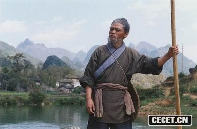 “老年”崔永元游山玩水