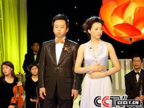 朱軍自?shī)首詷?lè )