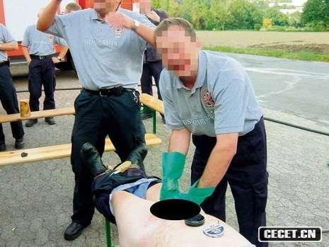 һ(g)TwL(chng)һ(g)úɫЬͿĨֳ߅վ(zh)L(chng)