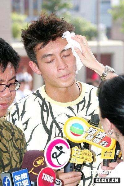 陳冠希某個(gè)采訪(fǎng)時(shí)曾穿過(guò)此衫