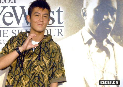 陳冠希出席活動(dòng)時(shí)總愛(ài)穿自家的衣服