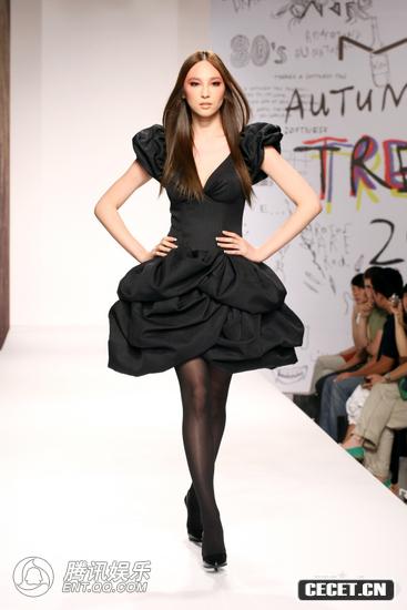 吳佩慈擔任知名品牌彩妝走秀嘉賓