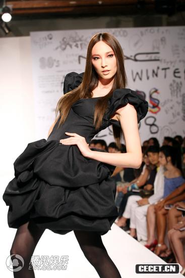 吳佩慈擔任知名品牌彩妝走秀嘉賓