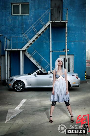 楊雪冷艷性感寫(xiě)真曝光