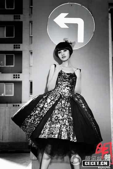 楊雪冷艷性感寫(xiě)真曝光