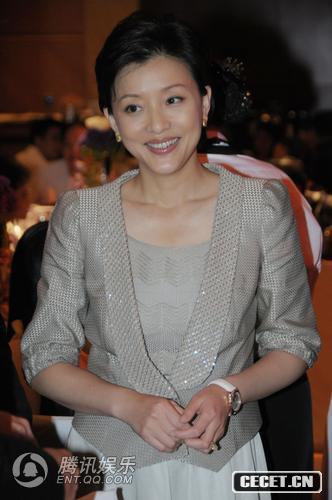 楊瀾素裙出席派對