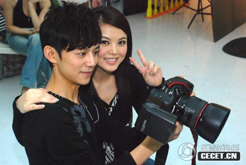 李湘何炅大玩自拍