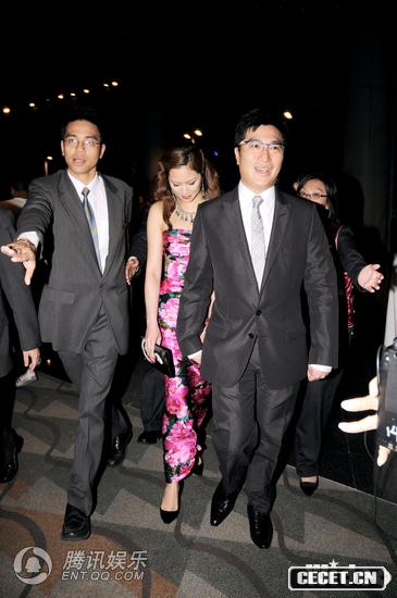 徐子淇與夫婿李家誠出席“青馬獅子會(huì )”的慈善活動(dòng)