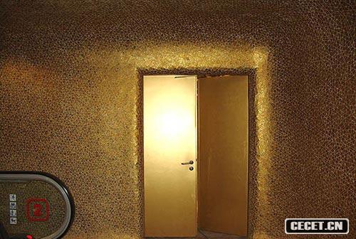 鳥(niǎo)巢內部金碧輝煌