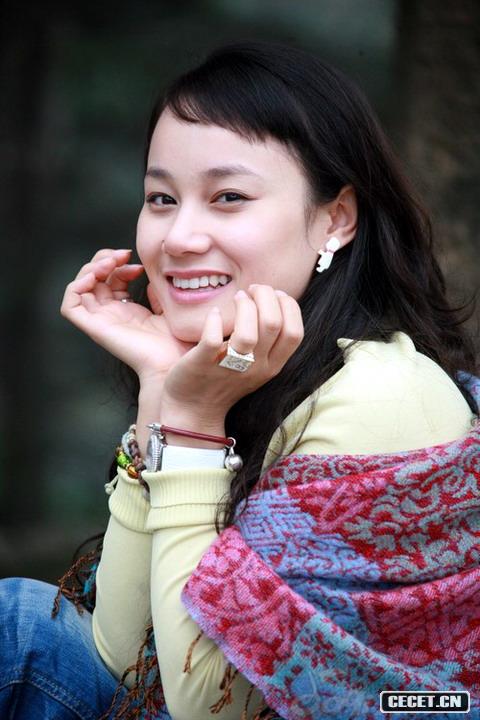 孫敬濤生日:7.31日 身高:167 電視劇: 2006《最近有點(diǎn)煩》 2005《沙場(chǎng)點(diǎn)兵》 《肥姐掛帥》 《四號女監》 《齊天大圣孫悟空》狐貍精 《楊乃武與小白菜》 2000全國希望之星大賽廣告模特組金獎