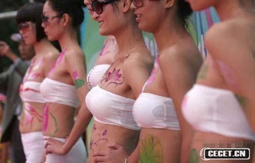 孩子眼中的“祼露美女與人體彩繪”