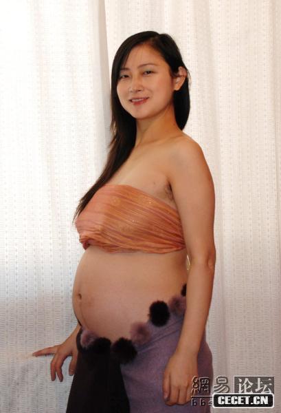 年輕少婦在網(wǎng)上曬孕期生活照